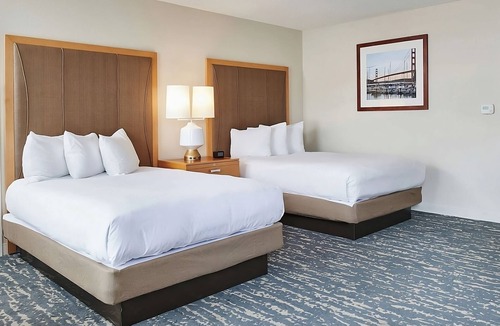 Berkeley Hotel | Waterfront Getaway Near Berkeley Marina | Pool, Parking & Pet Friendly