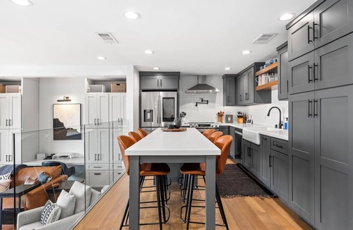 Harbor Condo | Waterfront Marina Retreat - Parking + Workspaces + Large Balcony with Six Pools