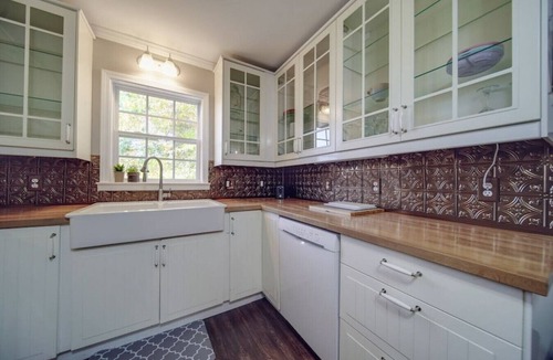 Bowling Green Cottage | Water’s Edge Cottage—3-BR/6 Bed Lake Wylie Stay—Fire Pit!