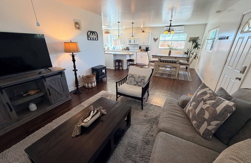 Ramona House | Welcoming 1-bedroom hilltop guest house with views in charming Ramona