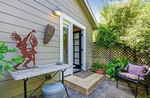 El Verano Cottage | Wonderful, Comfortable, one-BRM Cottage Minutes to Sonoma Square w/Private Patio