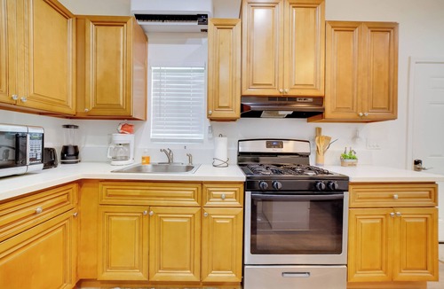 Riverside Apartment | Work & Play! Extended Stay 2 Mi to Dtwn Riverside