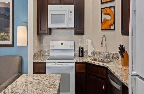 Windsor Resort | WorldMark Winsdor Aug 28-30 2bd with 1K, 1Q, 2TWN for 6 Guests