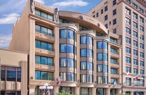 Gaslamp Quarter Condo | Wyndham Harbour Lights | Six Studio Suites