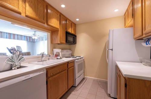 San Diego Country Estates Hotel | Your Nature Escape | 3 Units w/Kitchen, Balcony, Pool | Near Hiking Trails