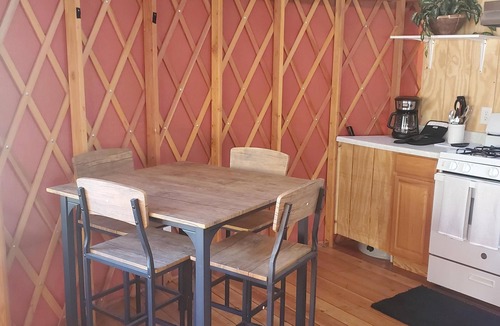 Vacaville Cottage | Yurt - Beautiful One-Bedroom Yurt