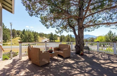 Weed House | Zen Modern Sanctuary in Lake Shastina – 1 Block from the Lake