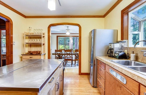 Guerneville Cabin | Zen Retreat ~ Amazing Location with Wildlife, Orchard yet Close to Town