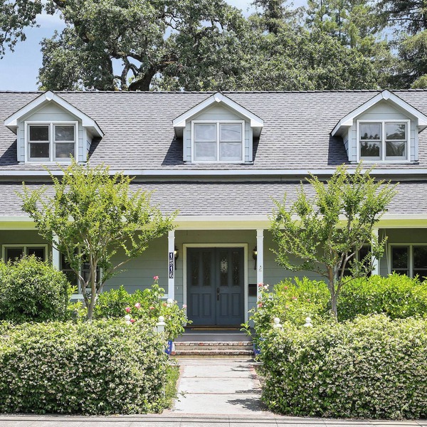 Charming Farm House Downtown St. Helena! 3bedrooms/3baths Permit # STR26-014