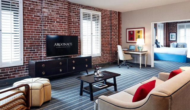 1-Bedroom Suite at a 4.5⭐️ Hotel