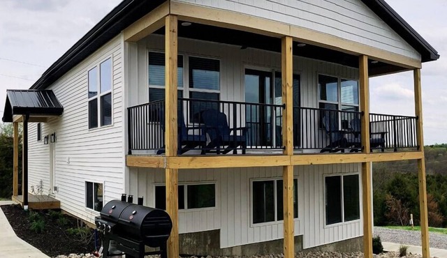 100 Acre Relaxing Retreat Near ARK- The Farmhouse in Williamstown