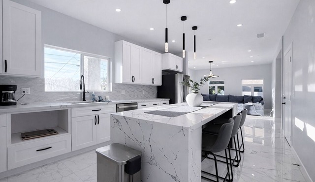 15 Min to Disneyland + New Modern 4BR