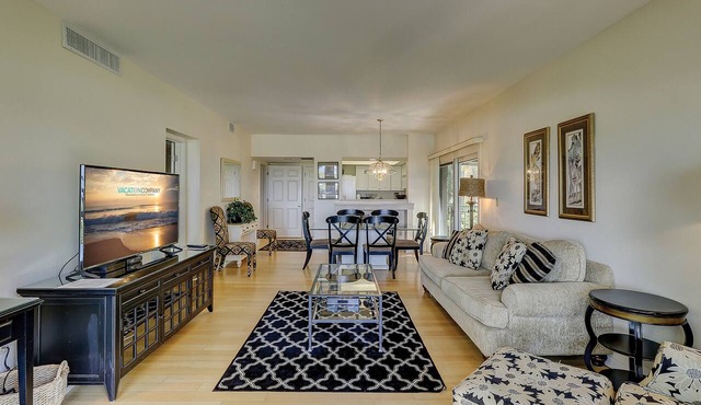 1865 Beachside Tennis- Easy Access to Beach & Pool. in Hilton Head Island