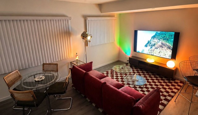 2-bedroom apartment in beautiful Los Angeles fully furnished