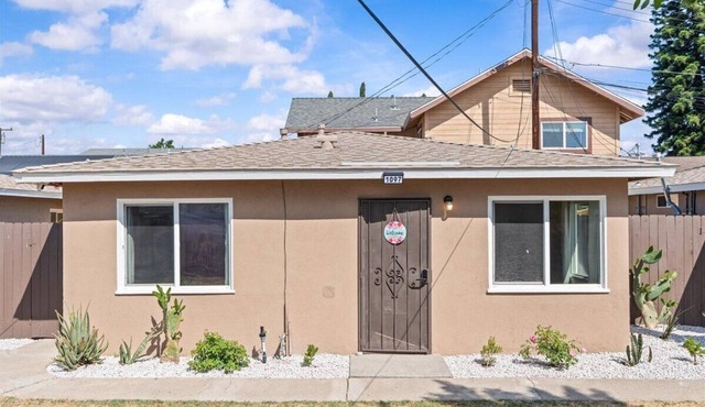 2-bedroom house in nice Tustin with cool AC for relaxing stays