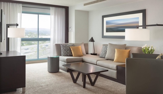 2 Connecting Suites at a 4⭐️ Hotel