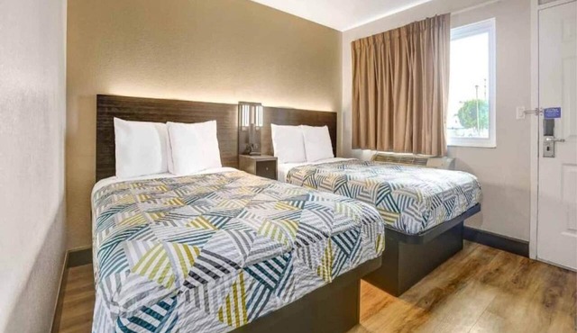 2 Full Beds | Smoking