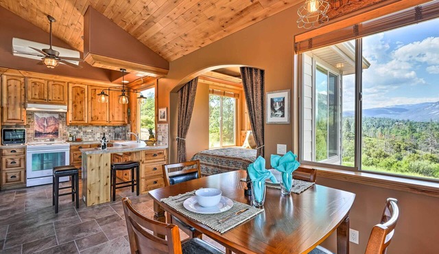 28 Mi to Yosemite: Lovely Mtn Cottage w/Deck!