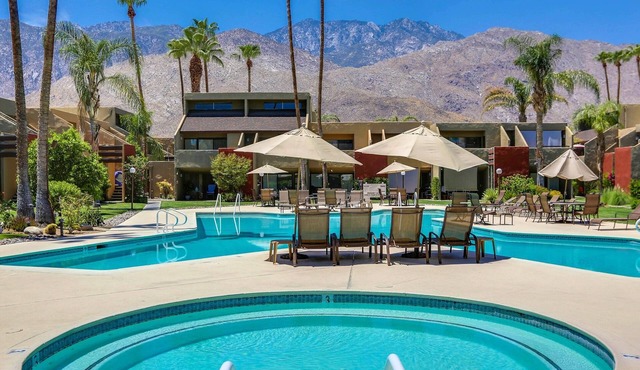 2BR, 2 Bath condo in South Palm Springs