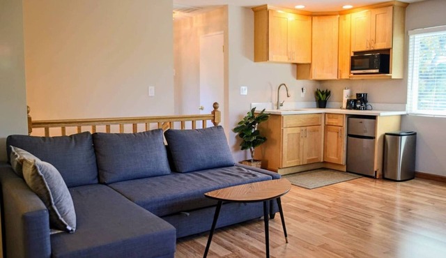 2Br1Ba Guest Suite 2miles from Apple Spaceship