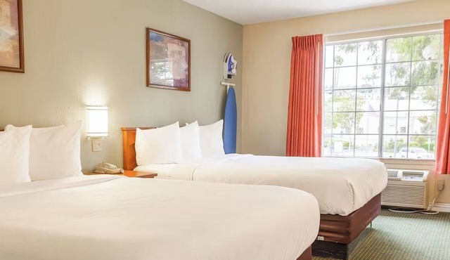 3 Accommodations | Downtown & Pier Nearby | Free Covered Parking | 2 Queen Beds in Orange County