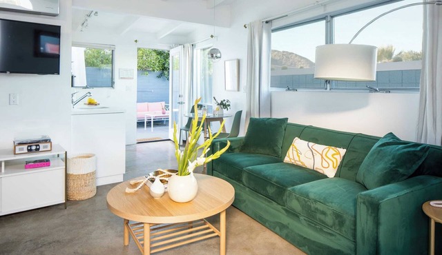3 Private 1 Bedroom Units at The Wesley! Sleeps 12!