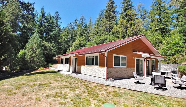 4 bedroom Vacation Rental in the Redwood Forest!