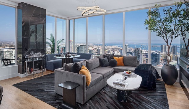 41st Floor! 2BDR w/Luxury Amenities & Balcony | SkyLux Penthouse by AvantStay