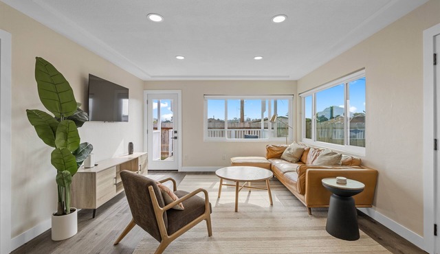 7m to DT SD and SD Zoo! Modern Home w/Parking