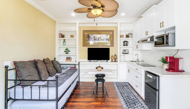 9 Mi to Beach: Pet-Friendly Apt in San Diego!