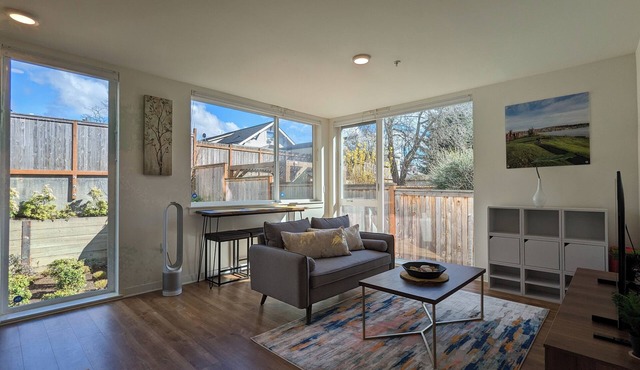 A truly magnificent & smart condo with parking in Seattle