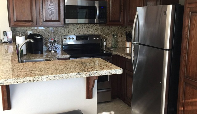 Absolutely Pristine 2-2 Lower Unit with Stunning Views! 2027 BNP Paribas Close!