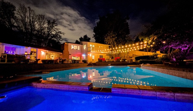 Amazing 5-bedroom farmhouse in quaint Rolling Hills Estates with AC and nature!