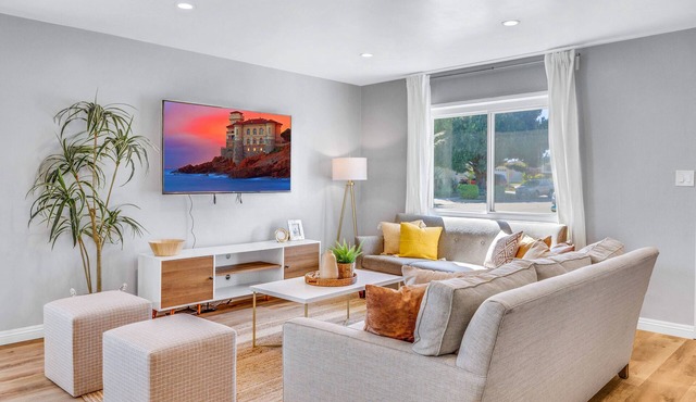Amazingly Designed Torrance Home near SoFi - Perfect for World Cup Fans!