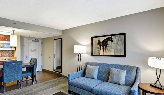 An Accommodation for Family or Fur Parents | Free Breakfast & On-Site Parking in Lexington