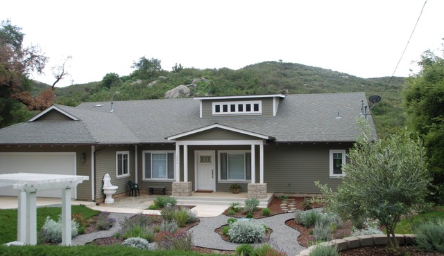 Artsy Custom Home. Central to San Diego Beaches; Mts; Desert