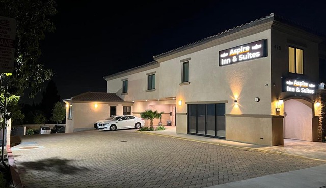 ASPIRE INN & SUITES Orange