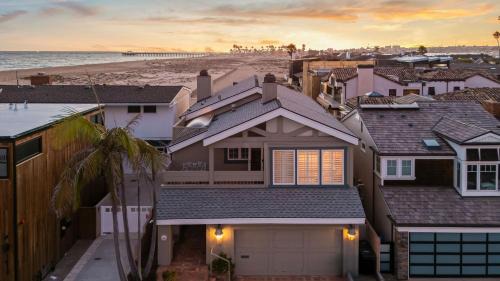 Balboa Peninsula Point by AvantStay