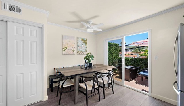 Balcony Fire Pit Walk to Village, Beach and Pier in San Clemente