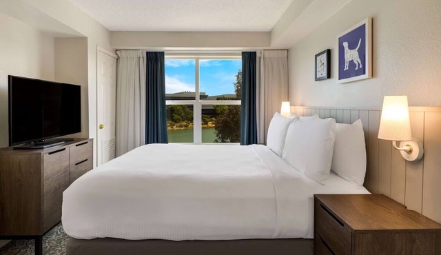 Bay view Suite with Free Breakfast | Near San Francisco Airport
