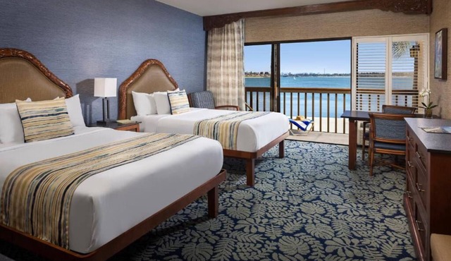 Bayfront Double Suite with Stunning Views | Catamaran Stay