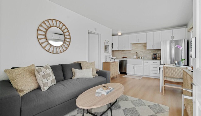 Beachside 1BR Escape-King Bed +Full Kitchen