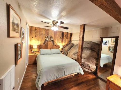Bear Cave- Pet Friendly Suite in Shaver Lake