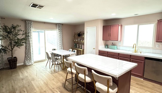 Beautiful 5-bedroom house with AC in Moreno Valley