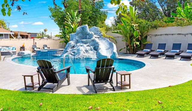 Beautiful 5bd 3ba Private Resort Pool and HotTub, Waterslide, CloseTo Disneyland