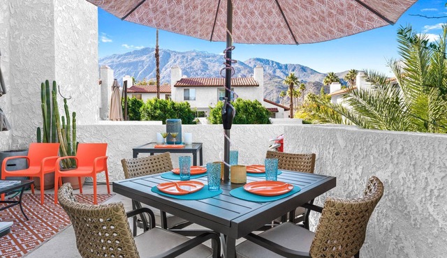 Beautiful Baristo Condo w/mountain views-Pools/Hot tubs-Walk to DT Palm Springs!