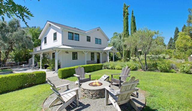 Beautiful Valley Floor Home with Pool, Bocce and Pool House & Home Gym