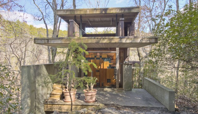 Beautiful waterfall views & Highlands Architect. Like nothing you've ever seen! in Westminster