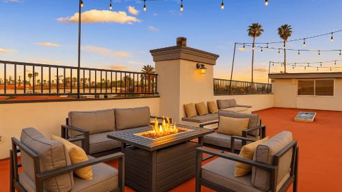 Belmont Shore Retreat by AvantStay