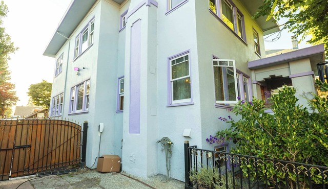 Berkeley Retreat w/Chef’s Kitchen & Hot Tub